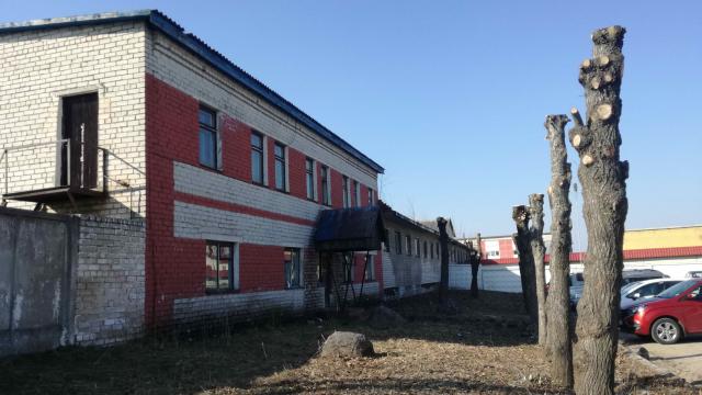 Комплекс зданий и сооружений автобазы общей пл. 1555 кв.м. с асфальтобетон. площадкой 0,8 га (г.Глубокое, ул. Железнодорожная, 1)
