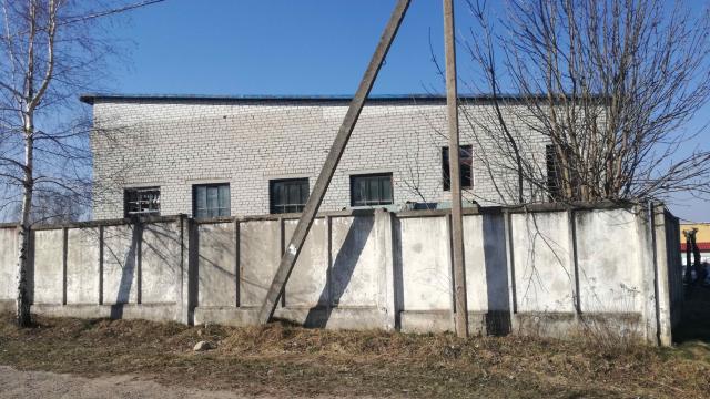 Комплекс зданий и сооружений автобазы общей пл. 1555 кв.м. с асфальтобетон. площадкой 0,8 га (г.Глубокое, ул. Железнодорожная, 1)