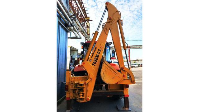 Экскаварот-погрузчик Амкадор 702ЕМ-03, 2013 г.в., рег. знак ТК 2299-6 (Могилевская обл., г.Могилев, пр-т Димитрова, 19В)