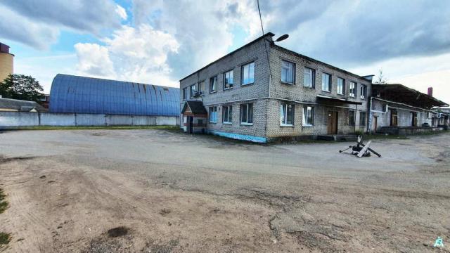Комплекс 5 зданий торговой базы (АБК, склады и гаражи) общей пл. 2883,6 кв.м. с сетями и благоустройством территории, расположенных на земельном участке пл. 0,9684 га (Витебская обл., г.Витебск, ул. Мясникова, 4А)