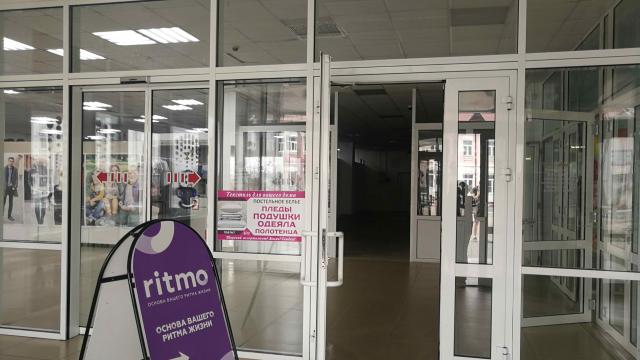 Комплект дверей и перегородок из ПВХ в ТЦ «Родны кут» (г.Глубокое, ул. Ленина, 7)