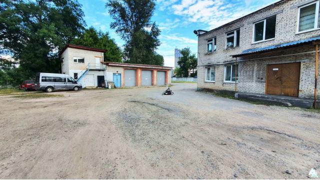 Комплекс 5 зданий торговой базы (АБК, склады и гаражи) общей пл. 2883,6 кв.м. с сетями и благоустройством территории, расположенных на земельном участке пл. 0,9684 га (Витебская обл., г.Витебск, ул. Мясникова, 4А)