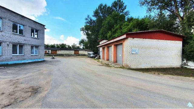 Комплекс 5 зданий торговой базы (АБК, склады и гаражи) общей пл. 2883,6 кв.м. с сетями и благоустройством территории, расположенных на земельном участке пл. 0,9684 га (Витебская обл., г.Витебск, ул. Мясникова, 4А)