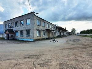 Комплекс 5 зданий торговой базы (АБК, склады и гаражи) общей пл. 2883,6 кв.м. с сетями и благоустройством территории, расположенных на земельном участке пл. 0,9684 га (Витебская обл., г.Витебск, ул. Мясникова, 4А)