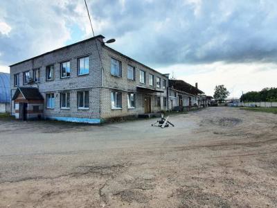 Комплекс 5 зданий торговой базы (АБК, склады и гаражи) общей пл. 2883,6 кв.м. с сетями и благоустройством территории, расположенных на земельном участке пл. 0,9684 га (Витебская обл., г.Витебск, ул. Мясникова, 4А)
