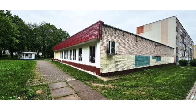 Капитальное строение с инв. №620/С-27642, магазин №141 пл. 377,3 кв.м. (Минская обл., Дзержинский р-н, г.Фаниполь, ул. Якуба Коласа, 10А)