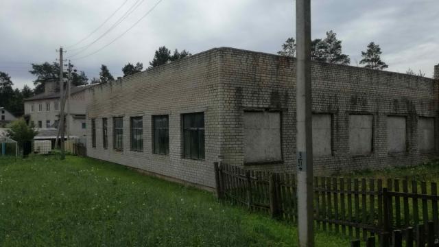 Капитальное строение с инв. №220/C-16502, магазин пл. 604,2 кв.м. (Глубокский р-н, д. Ивесь, ул. Школьная, 2)