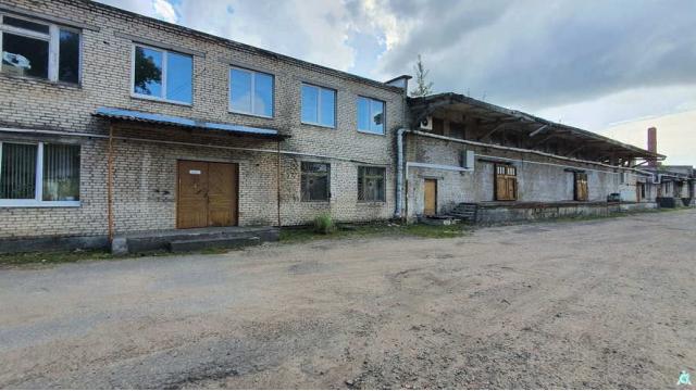 Комплекс 5 зданий торговой базы (АБК, склады и гаражи) общей пл. 2883,6 кв.м. с сетями и благоустройством территории, расположенных на земельном участке пл. 0,9684 га (Витебская обл., г.Витебск, ул. Мясникова, 4А)