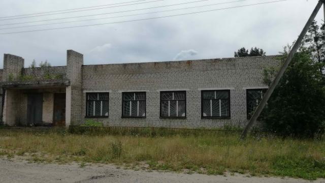 Капитальное строение с инв. №220/C-16502, магазин пл. 604,2 кв.м. (Глубокский р-н, д. Ивесь, ул. Школьная, 2)