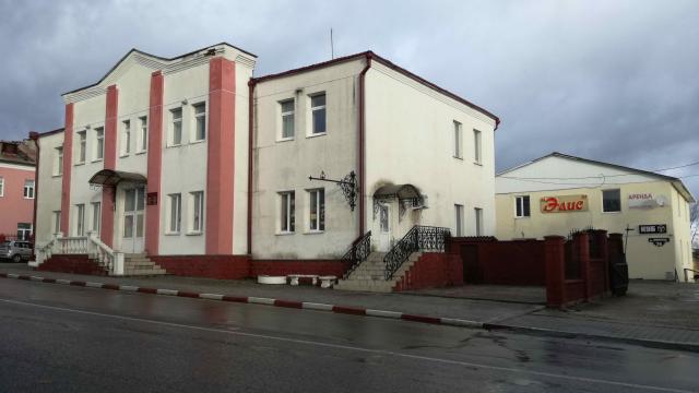 Капитальное cтроение с инв. №220/C-7169, административное здание правления райпо пл. 751,5 кв.м. (г.Глубокое, ул. Ленина, 34)