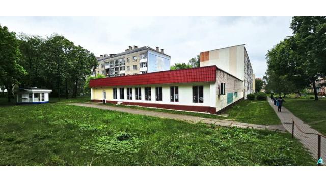 Капитальное строение с инв. №620/С-27642, магазин №141 пл. 377,3 кв.м. (Минская обл., Дзержинский р-н, г.Фаниполь, ул. Якуба Коласа, 10А)
