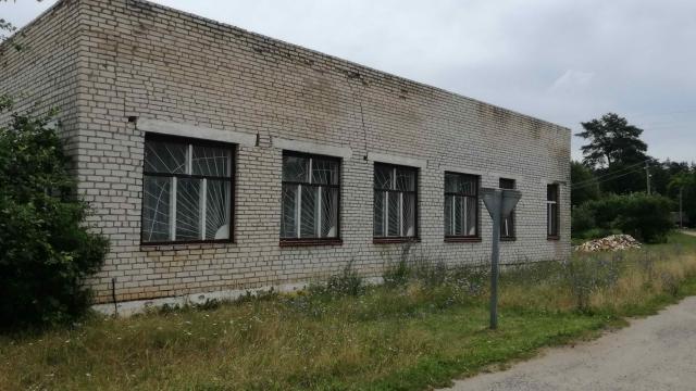 Капитальное строение с инв. №220/C-16502, магазин пл. 604,2 кв.м. (Глубокский р-н, д. Ивесь, ул. Школьная, 2)