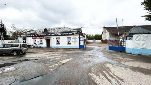 Комплекс 7 зданий торговой базы (АБК, магазин, склады и гаражи) общей пл. 3885,8 кв.м. с сетями и благоустройством территории, расположенных на земельном участке пл. 1,3306 га (Витебская обл., г.Витебск, ул. Горбачевского, 25)