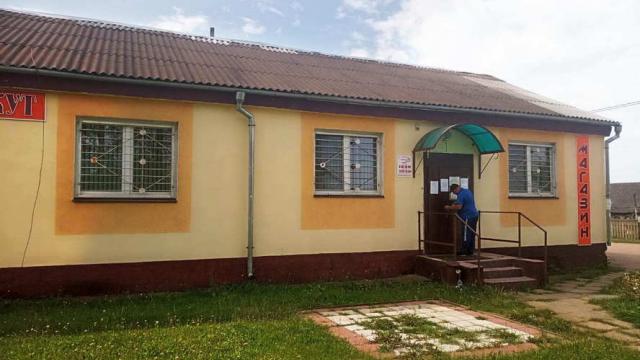 Продажа права на заключение договора аренды помещений двух магазинов общ. пл.  283,2 кв.м. одним лотом (Минская обл., Дзержинский р-н, д.Старая Рудица и д.Томковичи). Начальная цена (размер) ежемесячной арендной платы единого лота составляет 4000 бел. руб