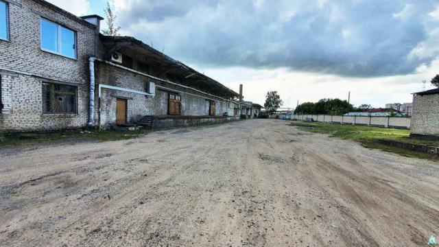 Комплекс 5 зданий торговой базы (АБК, склады и гаражи) общей пл. 2883,6 кв.м. с сетями и благоустройством территории, расположенных на земельном участке пл. 0,9684 га (Витебская обл., г.Витебск, ул. Мясникова, 4А)