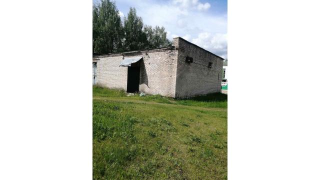 Капитальное строение с инв. №254/C-112665, магазин пл. 94,7 кв.м. (Миорский р-н, г.Дисна, ул. Фрунзе, 43)