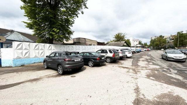 Комплекс 7 зданий торговой базы (АБК, магазин, склады и гаражи) общей пл. 3885,8 кв.м. с сетями и благоустройством территории, расположенных на земельном участке пл. 1,3306 га (Витебская обл., г.Витебск, ул. Горбачевского, 25)