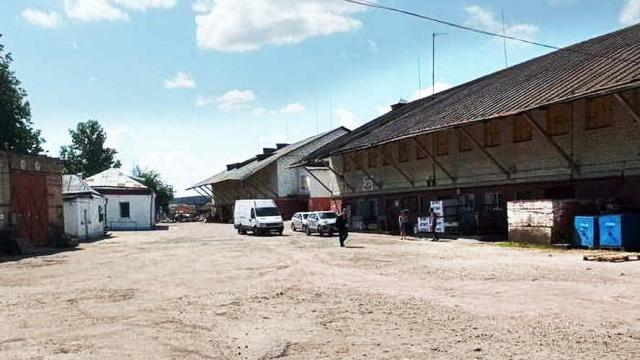 Комплекс 7 зданий торговой базы (АБК, магазин, склады и гаражи) общей пл. 3885,8 кв.м. с сетями и благоустройством территории, расположенных на земельном участке пл. 1,3306 га (Витебская обл., г.Витебск, ул. Горбачевского, 25)