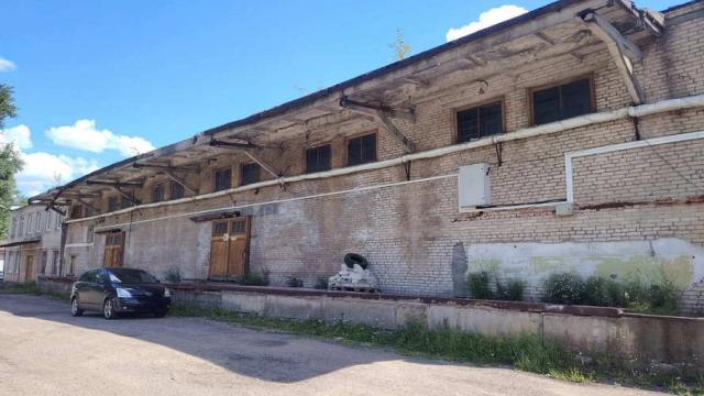 Комплекс 5 зданий торговой базы (АБК, склады и гаражи) общей пл. 2883,6 кв.м. с сетями и благоустройством территории, расположенных на земельном участке пл. 0,9684 га (Витебская обл., г.Витебск, ул. Мясникова, 4А)