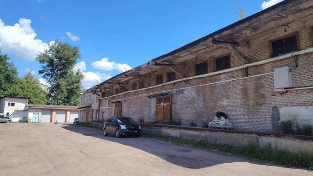 Комплекс 5 зданий торговой базы (АБК, склады и гаражи) общей пл. 2883,6 кв.м. с сетями и благоустройством территории, расположенных на земельном участке пл. 0,9684 га (Витебская обл., г.Витебск, ул. Мясникова, 4А)
