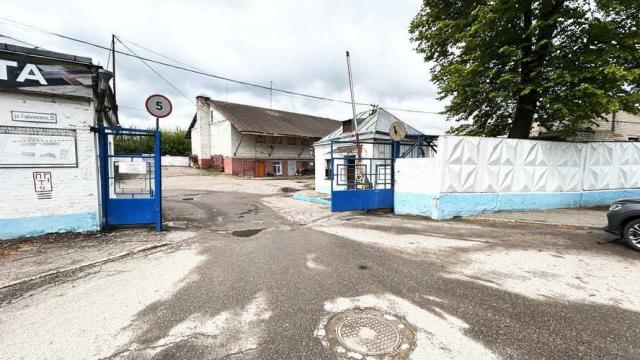 Комплекс 7 зданий торговой базы (АБК, магазин, склады и гаражи) общей пл. 3885,8 кв.м. с сетями и благоустройством территории, расположенных на земельном участке пл. 1,3306 га (Витебская обл., г.Витебск, ул. Горбачевского, 25)