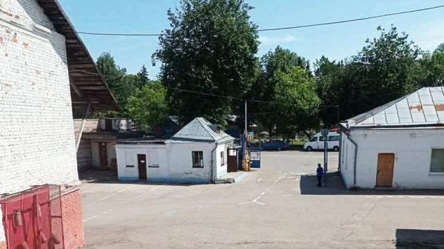 Комплекс 7 зданий торговой базы (АБК, магазин, склады и гаражи) общей пл. 3885,8 кв.м. с сетями и благоустройством территории, расположенных на земельном участке пл. 1,3306 га (Витебская обл., г.Витебск, ул. Горбачевского, 25)