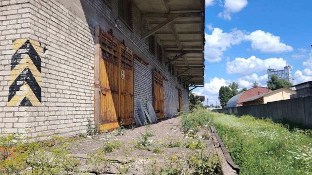 Комплекс 5 зданий торговой базы (АБК, склады и гаражи) общей пл. 2883,6 кв.м. с сетями и благоустройством территории, расположенных на земельном участке пл. 0,9684 га (Витебская обл., г.Витебск, ул. Мясникова, 4А)