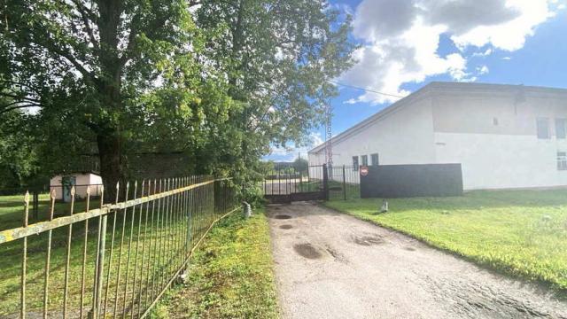 Комплекс зданий и сооружений хлебозавода с инв. №600/C-14081 пл. 1143,6 кв.м., расположенных на земельном участке пл. 1,2393 га (Минская обл., Логойский р-н, г.п.Плещеницы, ул. Воровского, 136)