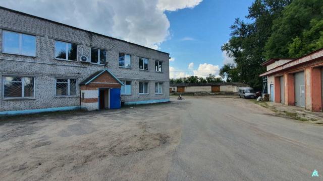 Комплекс 5 зданий торговой базы (АБК, склады и гаражи) общей пл. 2883,6 кв.м. с сетями и благоустройством территории, расположенных на земельном участке пл. 0,9684 га (Витебская обл., г.Витебск, ул. Мясникова, 4А)
