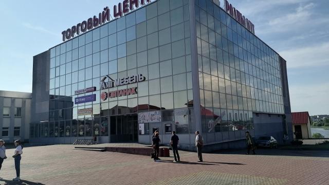Капитальное строение с инв. №220/C-5549, магазин «Универмаг» пл. 4269,4 кв.м. (г.Глубокое, ул. Ленина, 7А)