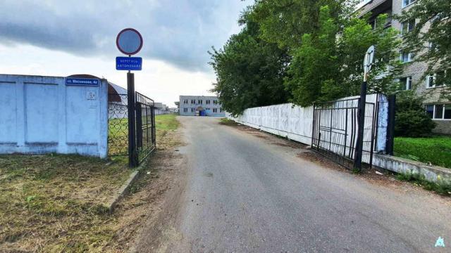 Комплекс 5 зданий торговой базы (АБК, склады и гаражи) общей пл. 2883,6 кв.м. с сетями и благоустройством территории, расположенных на земельном участке пл. 0,9684 га (Витебская обл., г.Витебск, ул. Мясникова, 4А)