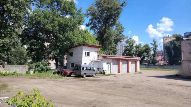 Комплекс 5 зданий торговой базы (АБК, склады и гаражи) общей пл. 2883,6 кв.м. с сетями и благоустройством территории, расположенных на земельном участке пл. 0,9684 га (Витебская обл., г.Витебск, ул. Мясникова, 4А)