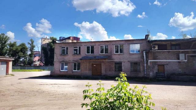 Комплекс 5 зданий торговой базы (АБК, склады и гаражи) общей пл. 2883,6 кв.м. с сетями и благоустройством территории, расположенных на земельном участке пл. 0,9684 га (Витебская обл., г.Витебск, ул. Мясникова, 4А)