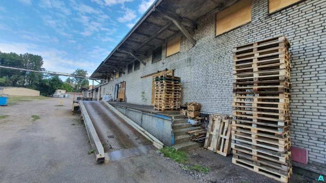 Комплекс 5 зданий торговой базы (АБК, склады и гаражи) общей пл. 2883,6 кв.м. с сетями и благоустройством территории, расположенных на земельном участке пл. 0,9684 га (Витебская обл., г.Витебск, ул. Мясникова, 4А)