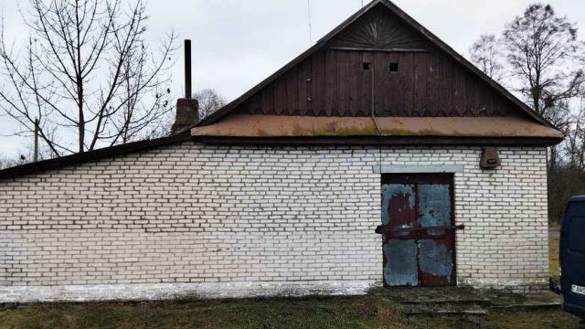 Капитальное строение с инв. №130/С-53755, магазин пл. 103,9 кв.м. (Брестская обл., Пинский р-н, Хойновский с/с, д.Семеховичи, ул. Центральная, 50А)