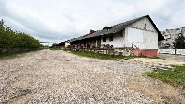 Комплекс 7 зданий торговой базы (АБК, магазин, склады и гаражи) общей пл. 3885,8 кв.м. с сетями и благоустройством территории, расположенных на земельном участке пл. 1,3306 га (Витебская обл., г.Витебск, ул. Горбачевского, 25)