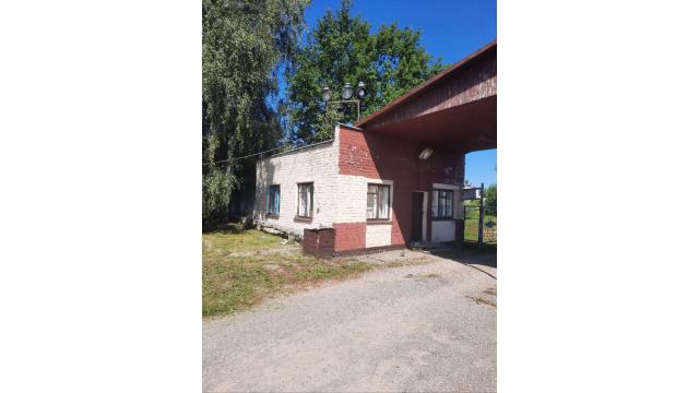 Комплекс зданий и сооружений автобазы общей пл. 1555 кв.м. с асфальтобетон. площадкой 0,8 га (г.Глубокое, ул. Железнодорожная, 1)