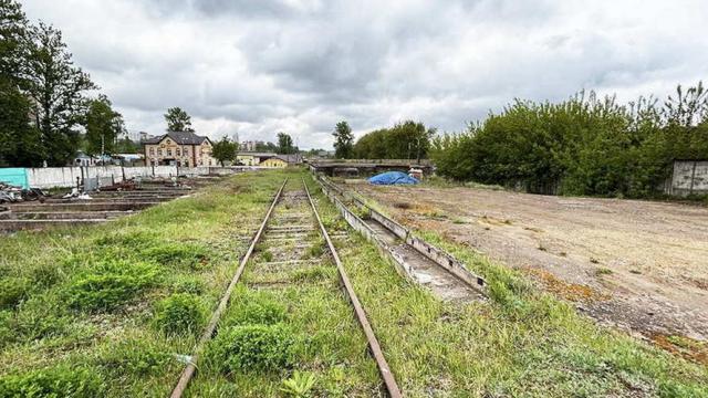 Комплекс 7 зданий торговой базы (АБК, магазин, склады и гаражи) общей пл. 3885,8 кв.м. с сетями и благоустройством территории, расположенных на земельном участке пл. 1,3306 га (Витебская обл., г.Витебск, ул. Горбачевского, 25)