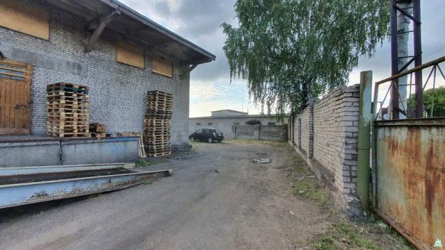 Комплекс 5 зданий торговой базы (АБК, склады и гаражи) общей пл. 2883,6 кв.м. с сетями и благоустройством территории, расположенных на земельном участке пл. 0,9684 га (Витебская обл., г.Витебск, ул. Мясникова, 4А)