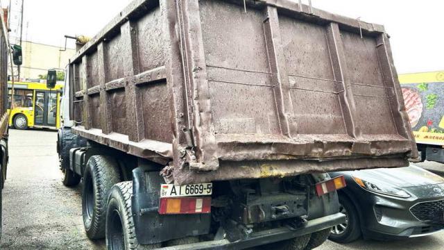 Автомобиль грузовой самосвал МАЗ 551605-271, 2009 г.в. (без постановки на учет) (Минская обл., Минский р-н, п/о Озерцо, 28 км МКАД, рядом с авторынком в Малиновке)