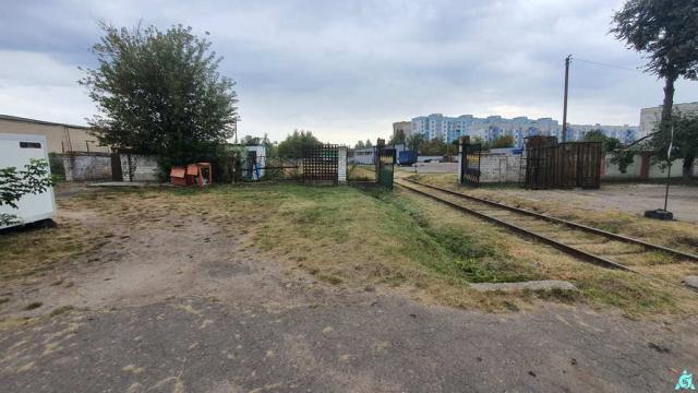 Комплекс 6 зданий торговой базы (АБК, склады и гараж) общ. пл. 11216 кв.м., расположенный на трех земельных участках общ. пл. 2,4616 га (Могилевская обл, г.Бобруйск, ул. 50 лет ВЛКСМ, 40 и 40Б)
