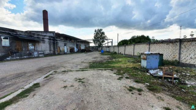 Комплекс 5 зданий торговой базы (АБК, склады и гаражи) общей пл. 2883,6 кв.м. с сетями и благоустройством территории, расположенных на земельном участке пл. 0,9684 га (Витебская обл., г.Витебск, ул. Мясникова, 4А)