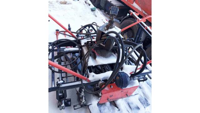 Гидравлический захват для укладки тротуарной плитки, 2017 г.в., инв. №04466 (Брестская обл., г.Пинск, ул. Рокоссовского, 2)