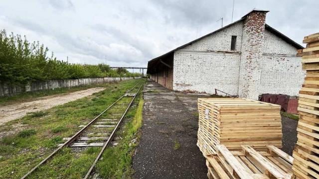 Комплекс 7 зданий торговой базы (АБК, магазин, склады и гаражи) общей пл. 3885,8 кв.м. с сетями и благоустройством территории, расположенных на земельном участке пл. 1,3306 га (Витебская обл., г.Витебск, ул. Горбачевского, 25)
