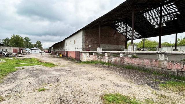 Комплекс 7 зданий торговой базы (АБК, магазин, склады и гаражи) общей пл. 3885,8 кв.м. с сетями и благоустройством территории, расположенных на земельном участке пл. 1,3306 га (Витебская обл., г.Витебск, ул. Горбачевского, 25)