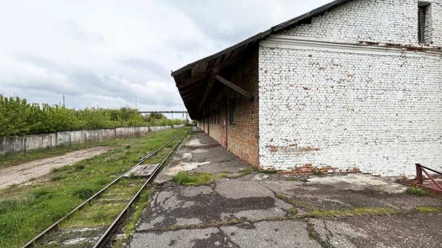 Комплекс 7 зданий торговой базы (АБК, магазин, склады и гаражи) общей пл. 3885,8 кв.м. с сетями и благоустройством территории, расположенных на земельном участке пл. 1,3306 га (Витебская обл., г.Витебск, ул. Горбачевского, 25)