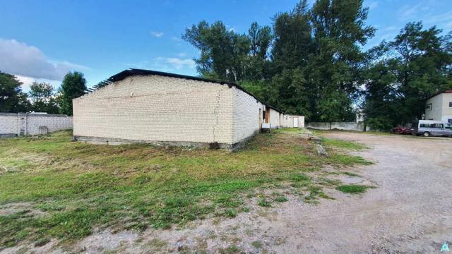 Комплекс 5 зданий торговой базы (АБК, склады и гаражи) общей пл. 2883,6 кв.м. с сетями и благоустройством территории, расположенных на земельном участке пл. 0,9684 га (Витебская обл., г.Витебск, ул. Мясникова, 4А)