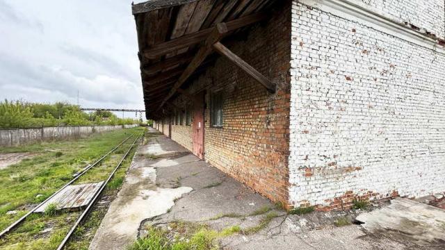 Комплекс 7 зданий торговой базы (АБК, магазин, склады и гаражи) общей пл. 3885,8 кв.м. с сетями и благоустройством территории, расположенных на земельном участке пл. 1,3306 га (Витебская обл., г.Витебск, ул. Горбачевского, 25)