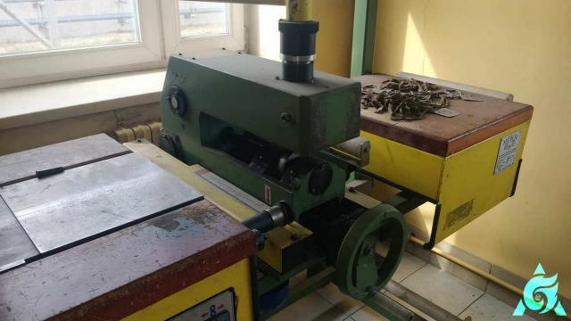 Комплект из 2 станков и прочего имущества (Оршанский р-н, г.п. Ореховск, ул. Ленина, 36)