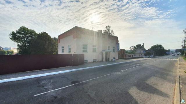 Комплекс 2 зданий магазина и кафе общей пл. 1020 кв.м., расположенных на земельном участке пл. 0,4805 га (Витебская обл., г.Орша, ул. Фридриха Энгельса, 19 и 19/1)